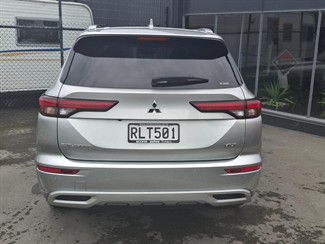 2024 Mitsubishi Outlander - Thumbnail